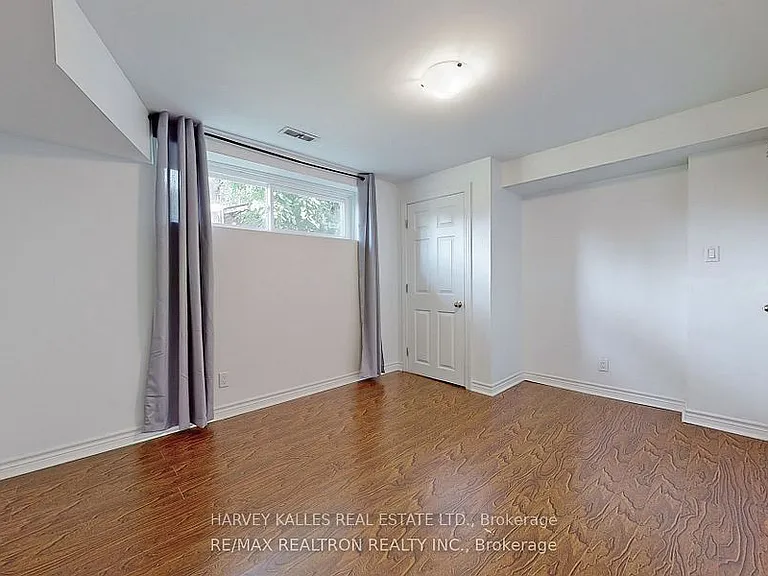 142 Combe Ave #LOWER — Photo 11