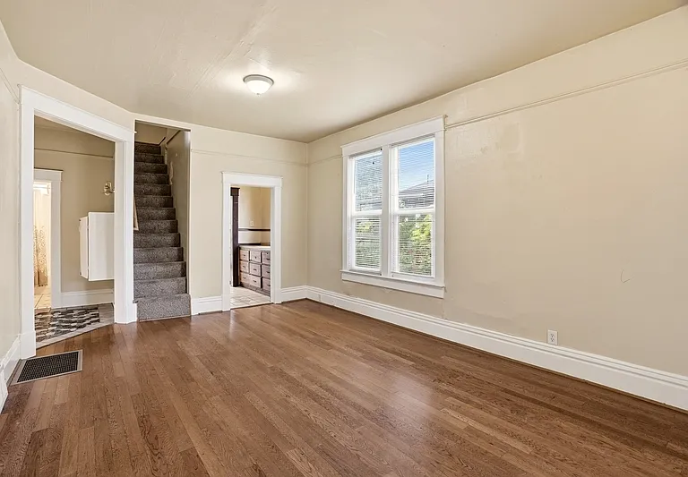 1011 E Augusta Ave — Photo 6