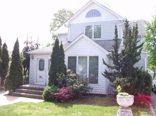 62 Mechanic St, Huntington, NY 11743
