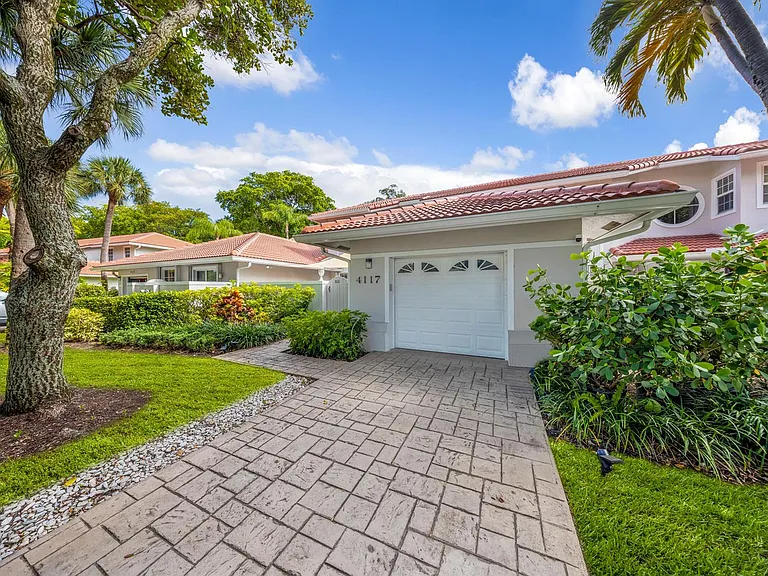 4117 W Palm Aire Dr #B2 — Photo 25