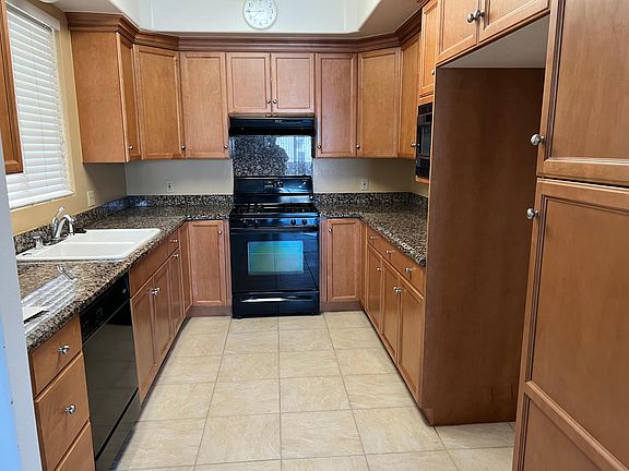 5th image of 5422 Hermitage Ave Unit 204
