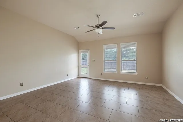 4 bed, 2.5 bath, 2382 sqft, $2,200 — Photo 4