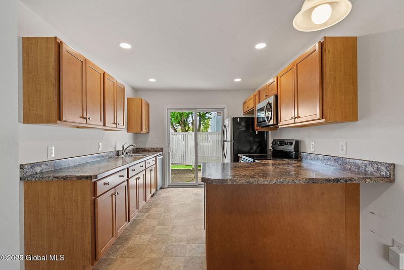 5th image of 2403 S Rockport Court