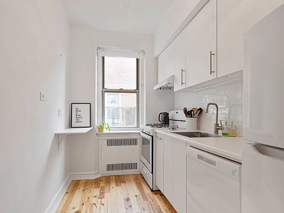 4th image of 41-20 46th St APT 6E