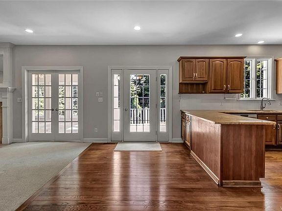3rd image of 9537 Cobblestone Dr