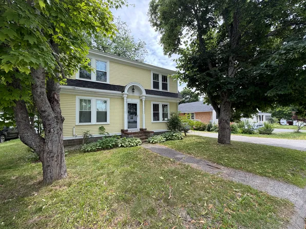 37 Pine St, Ellsworth, ME 04605