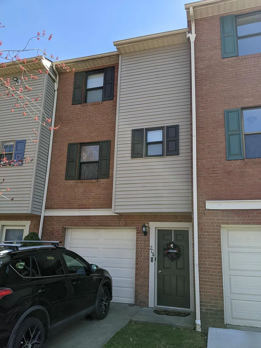 204 Woodhaven Dr photo 1