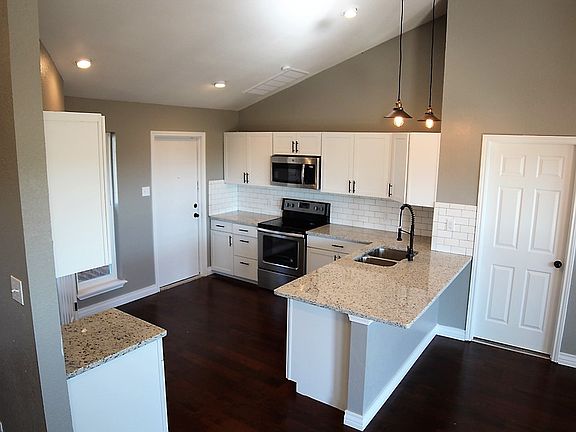 3rd image of 7101 Laramie Ln