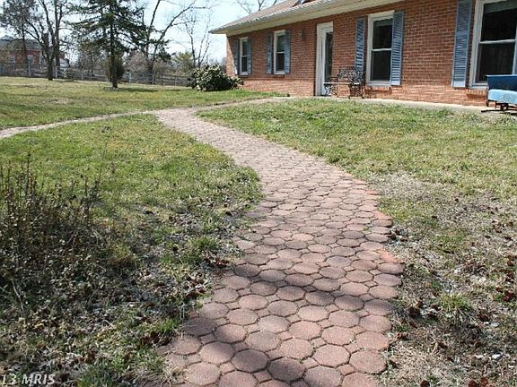 2nd image of 73 Doe Walk Ln