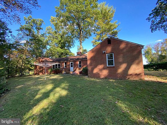 4th image of 483 Linton Hl