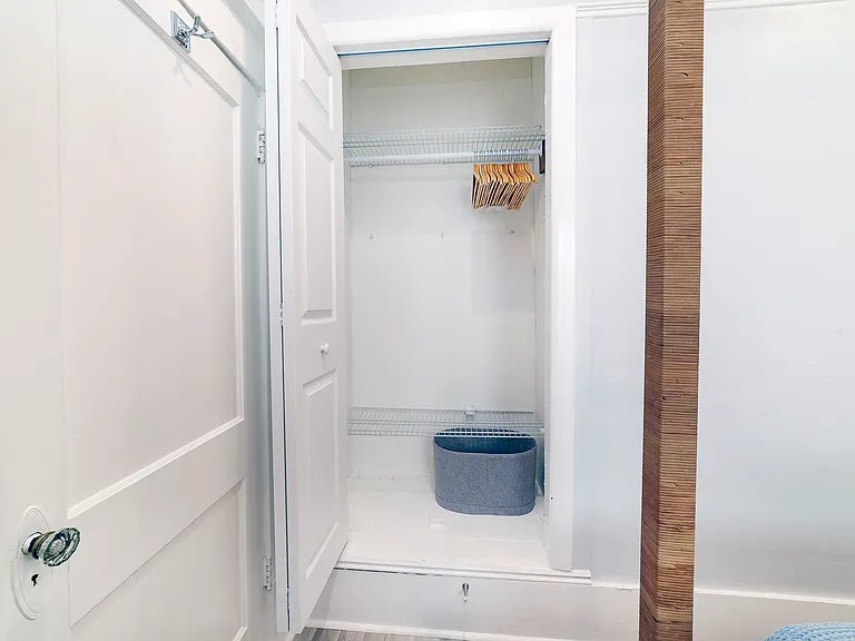 955 Locust St NE #B — Photo 8