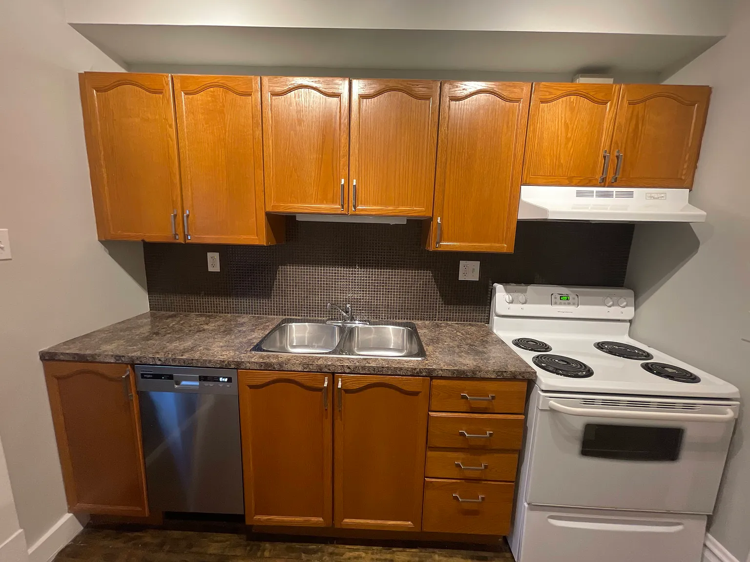 190 Stanley Ave. — Photo 3