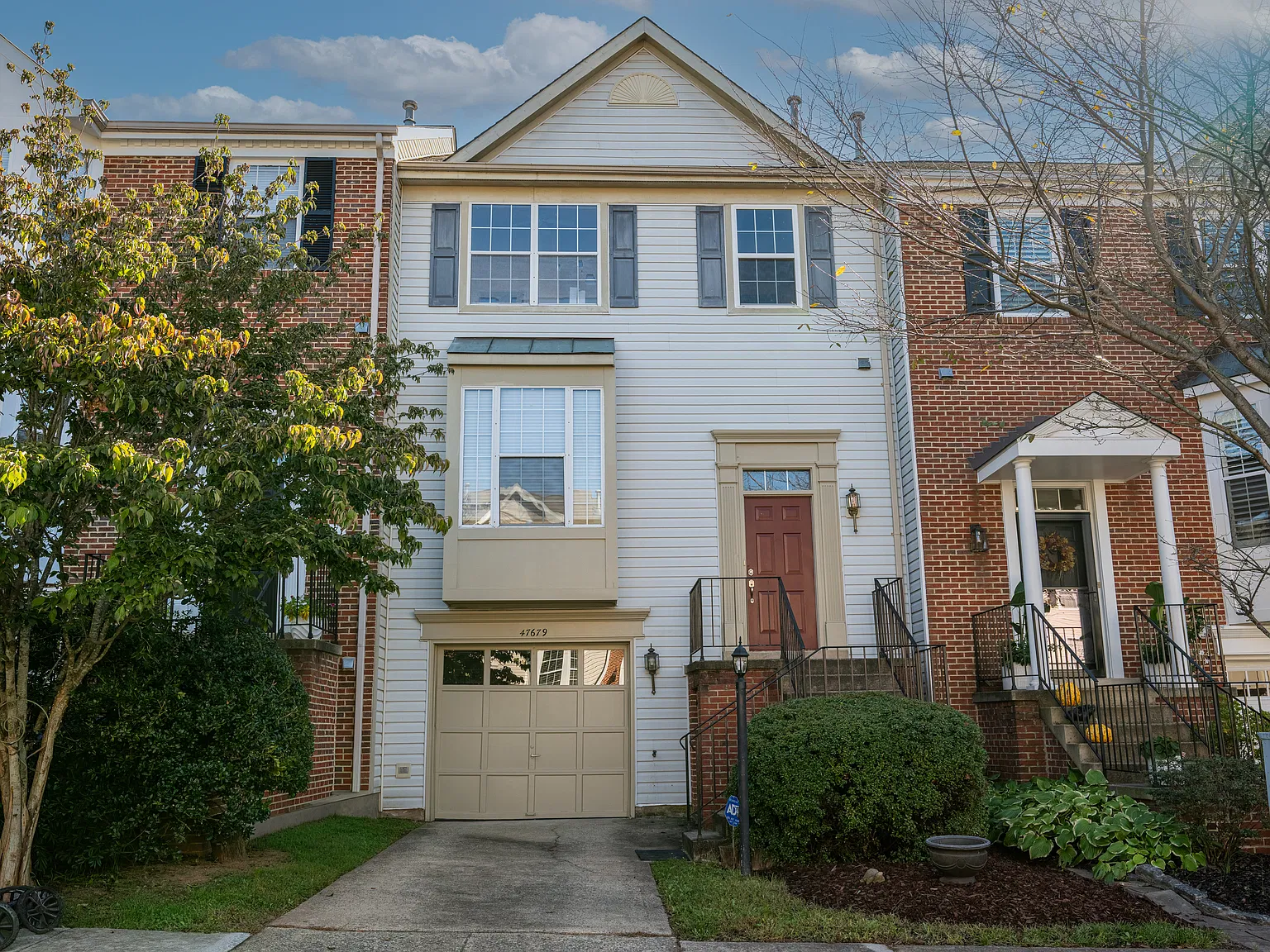 3 bed, 2080 sqft, $2,900 — Photo 1