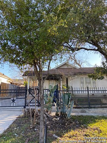 1st image of 1104 W Gramercy Pl