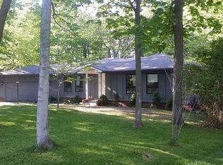 13142 Beechwood Dr, Charlevoix, MI 49720