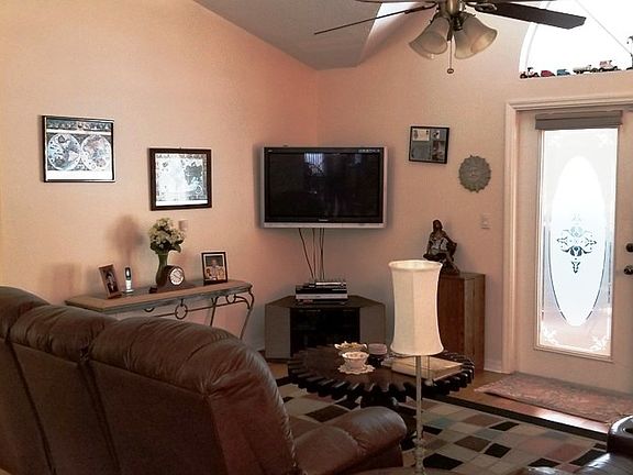 3rd image of 725 Charmwood Dr