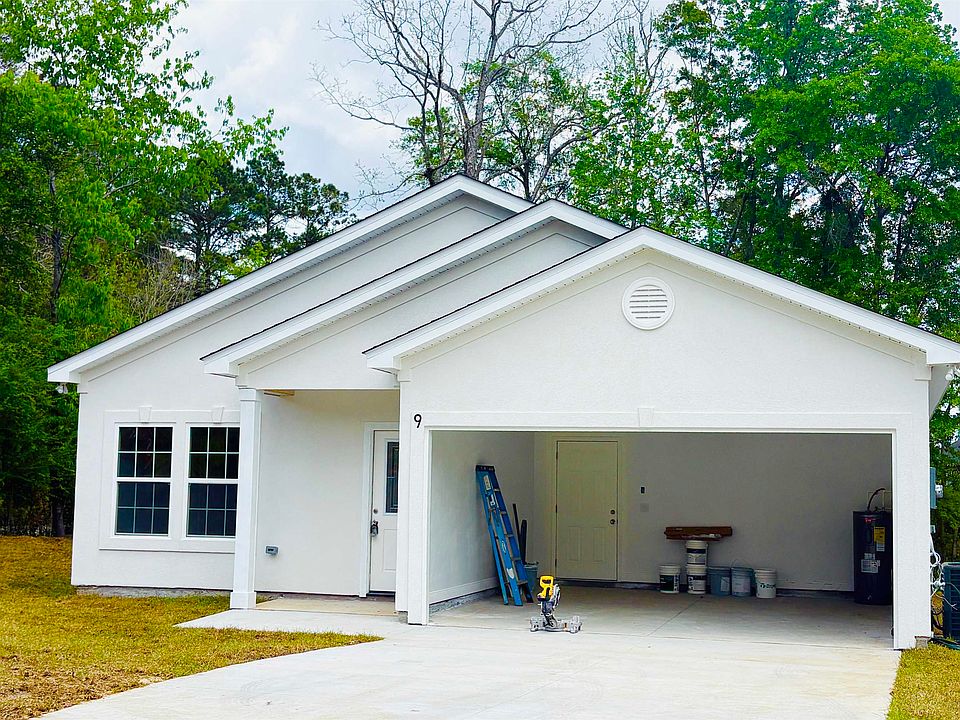 1st image of 9 Falls Ln