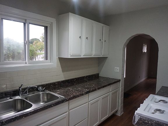 5th image of 620 Parkway Dr