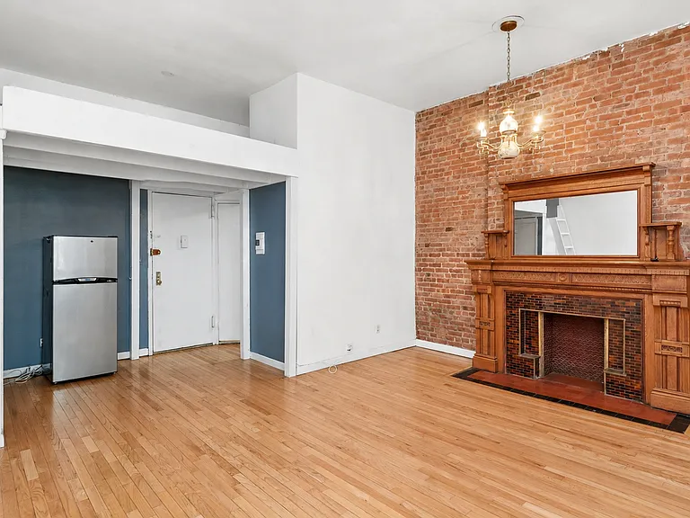 110 W 71st St #2B — Photo 3