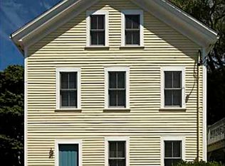 38 Extension St, Newport, RI 02840