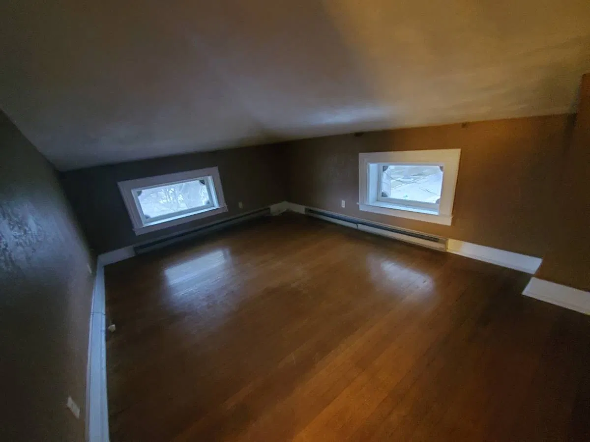 5 bed, 2100 sqft, $1,795 — Photo 3