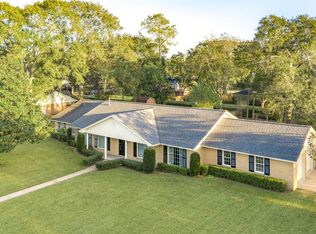 201 E Crestmont Dr, Alvin, TX 77511