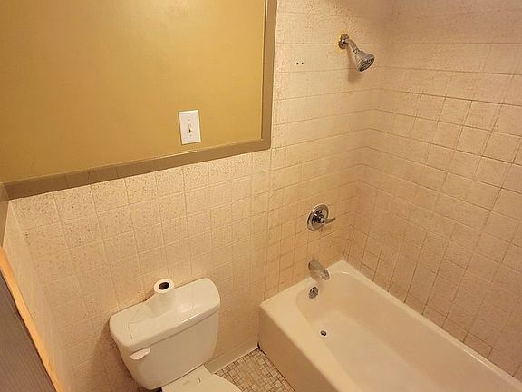 5th image of 1701 Broadway Unit B