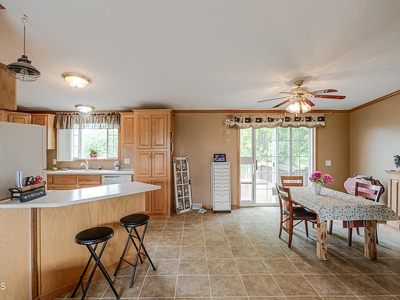 5th image of 2588 Jonathan Dr N