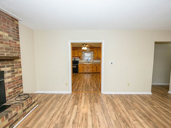 4th image of 1033 Fairview Ave