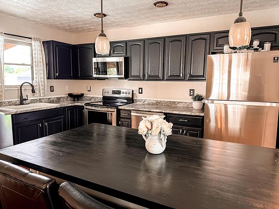 3rd image of 6397 Ambleside Dr
