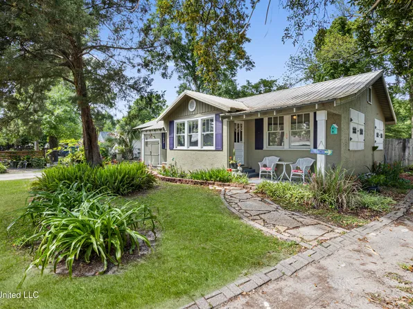 329 Demontluzin Ave, Bay Saint Louis, MS 39520