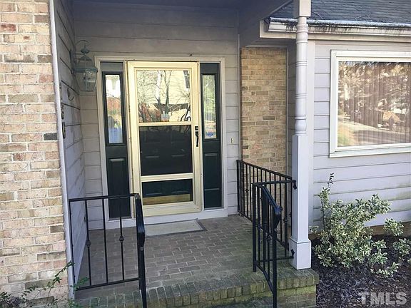 3rd image of 136 Montrose Dr