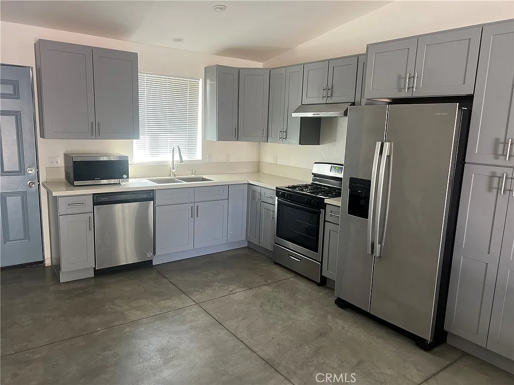 4 bed, 1320 sqft, $3,450 — Photo 2
