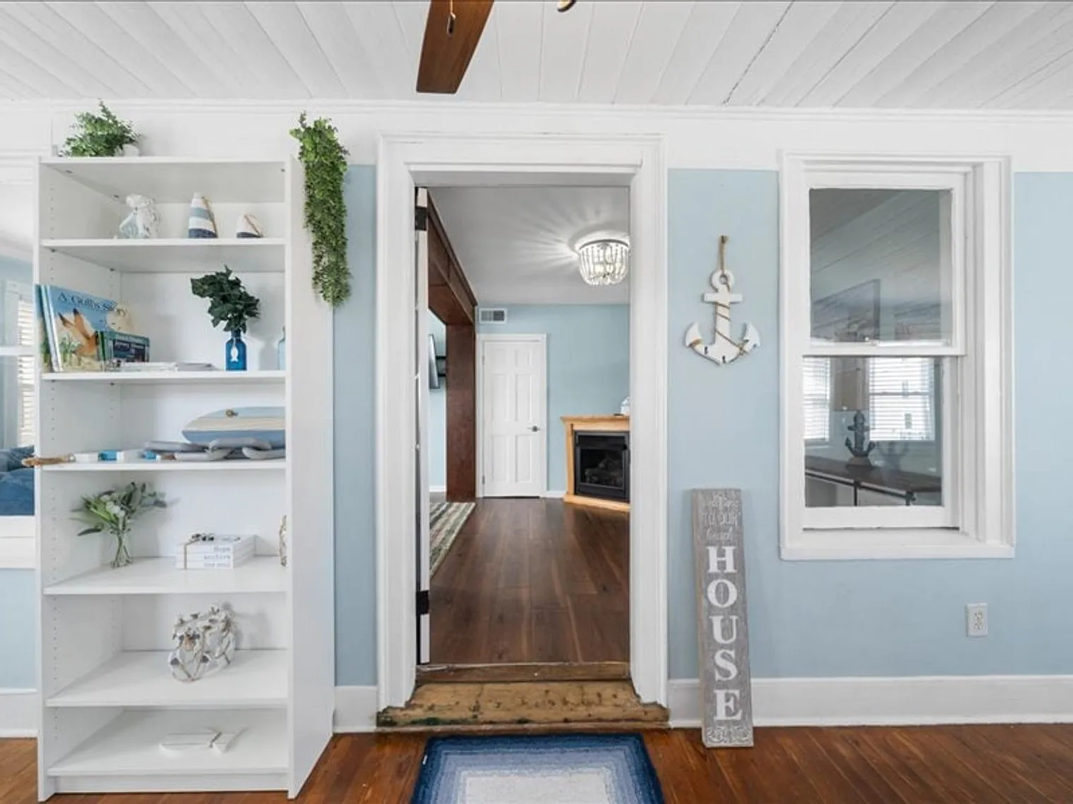 4 bed, 2.0 bath, $11,159 — Photo 2