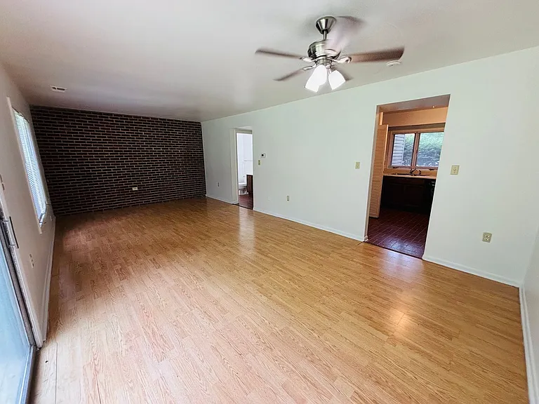 323 Shenandoah Cir — Photo 14