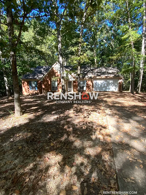 3 bed, 1.5 bath, 1424 sqft, $1,800 — Photo 1