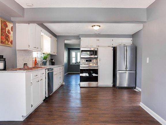 4th image of 2675 Eugene Ave