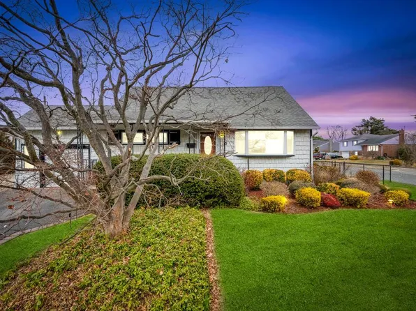 10 Jerome Avenue, Hicksville, NY 11801