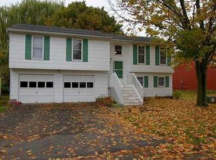 9 Anemone Ln, West Henrietta, NY 14586