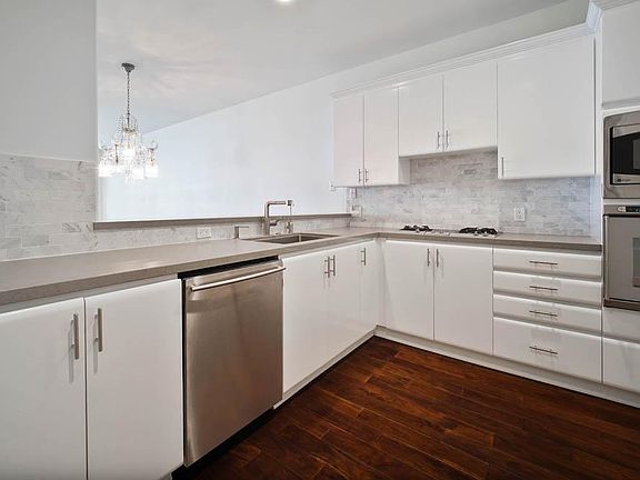 5th image of 117 N Gale Dr APT 403