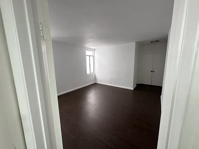 11831 Mayfield Ave #3 — Photo 16