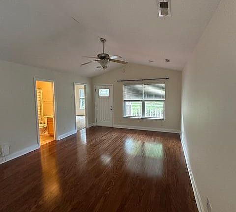 4th image of 3330 Belle Ave NE