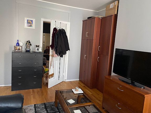 4th image of 281 Nassau Ave APT 2