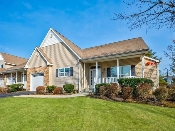 34 Rose Lane #34, Mount Sinai, NY 11766