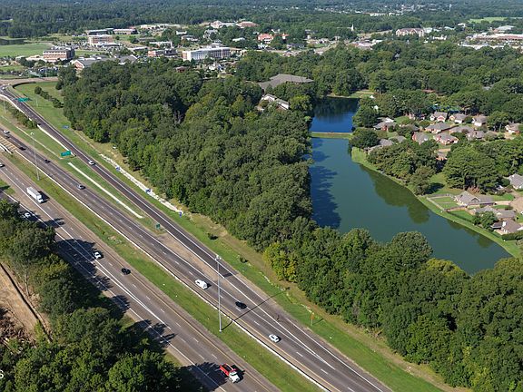 3rd image of Woodgreen Dr