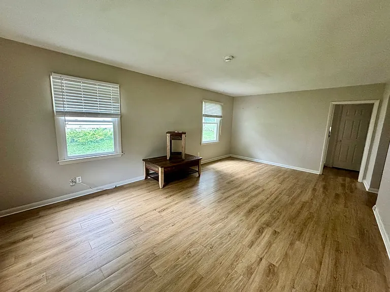1006 N 49th Ave — Photo 30