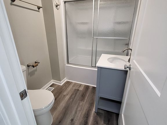 Full Bathroom serving bedroom 1 and Bedroom 2
