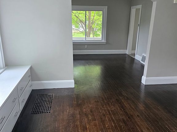 4th image of 1174 Linden Ave