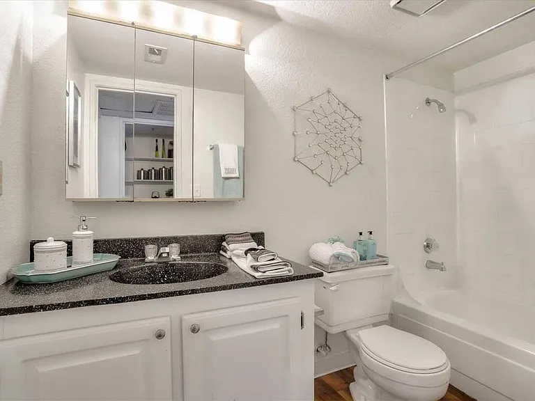 Sterling Sahara Apartments — Photo 21