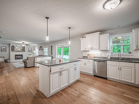 5th image of 1625 Hills Dr